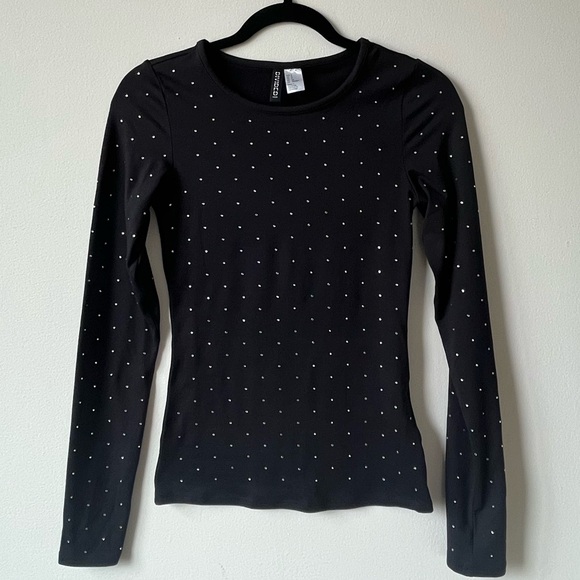 H&M Fitted top in soft jersey. Silver Glittery Detail - Picture 1 of 11